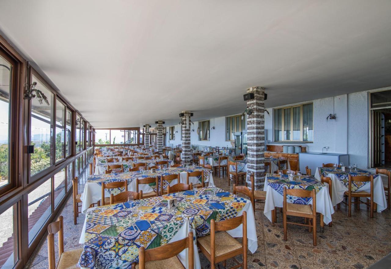 Madonna Della Scala Acomodação com café da manhã Castellabate Exterior foto